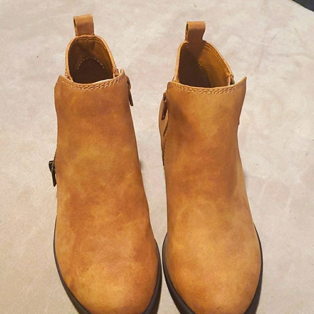 Lucky brand girl boots size 2